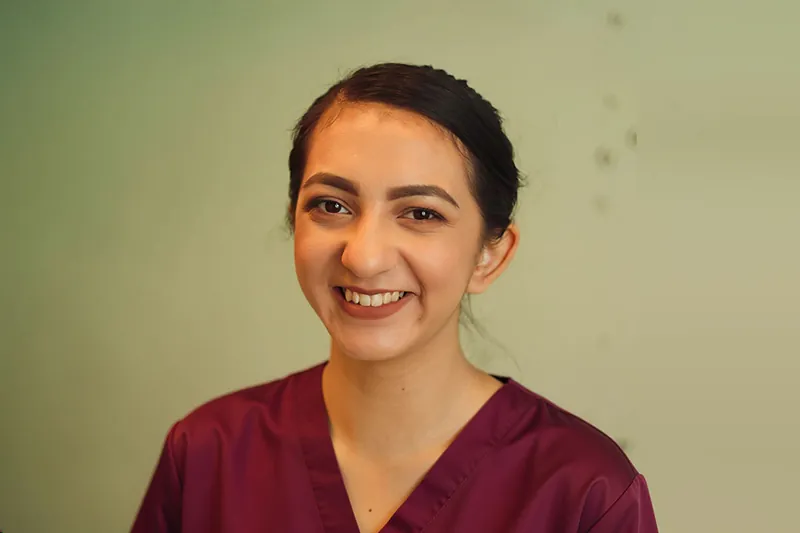 Gita Hussaini, Assistenz und Prophylaxe