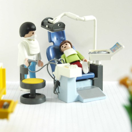 Patient und Behandlung als Playmobilfigur